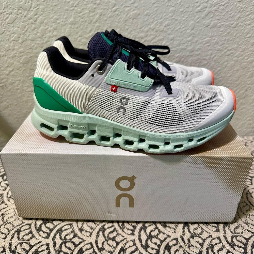 On Running Cloudstratus Sneakers - White and Green